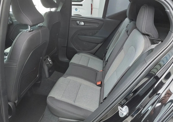 Volvo XC 40 cena 165000 przebieg: 5500, rok produkcji 2023 z Sędziszów Małopolski małe 379